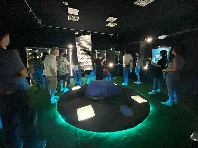 picture of a guided tour through the exhibition