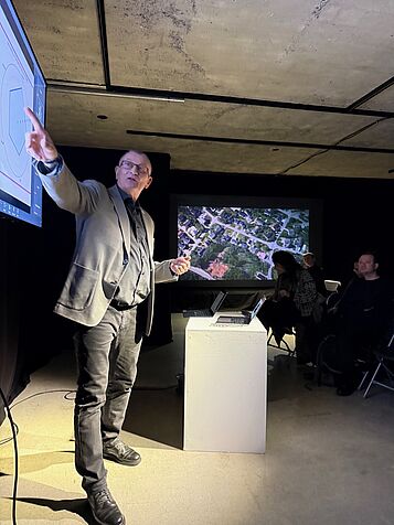 picture of Peter Schweitzer presenting at ARCA workshop
